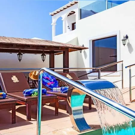 In Playa Blanca Sleeps 10 With Pool Air Con And Wifi Playa Blanca (Lanzarote)