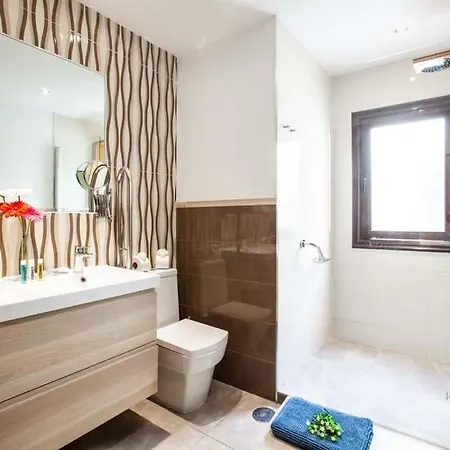 Willa In Playa Blanca Sleeps 10 With Pool Air Con And Wifi *