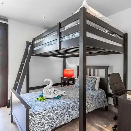 In Playa Blanca Sleeps 10 With Pool Air Con And Wifi *