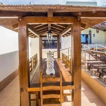 In Playa Blanca Sleeps 10 With Pool Air Con And Wifi *