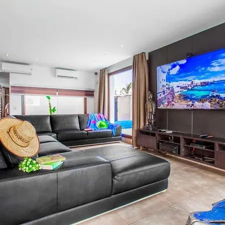 In Playa Blanca Sleeps 10 With Pool Air Con And Wifi * Playa Blanca (Lanzarote)