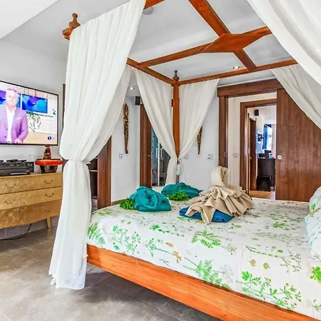 Willa In Playa Blanca Sleeps 10 With Pool Air Con And Wifi